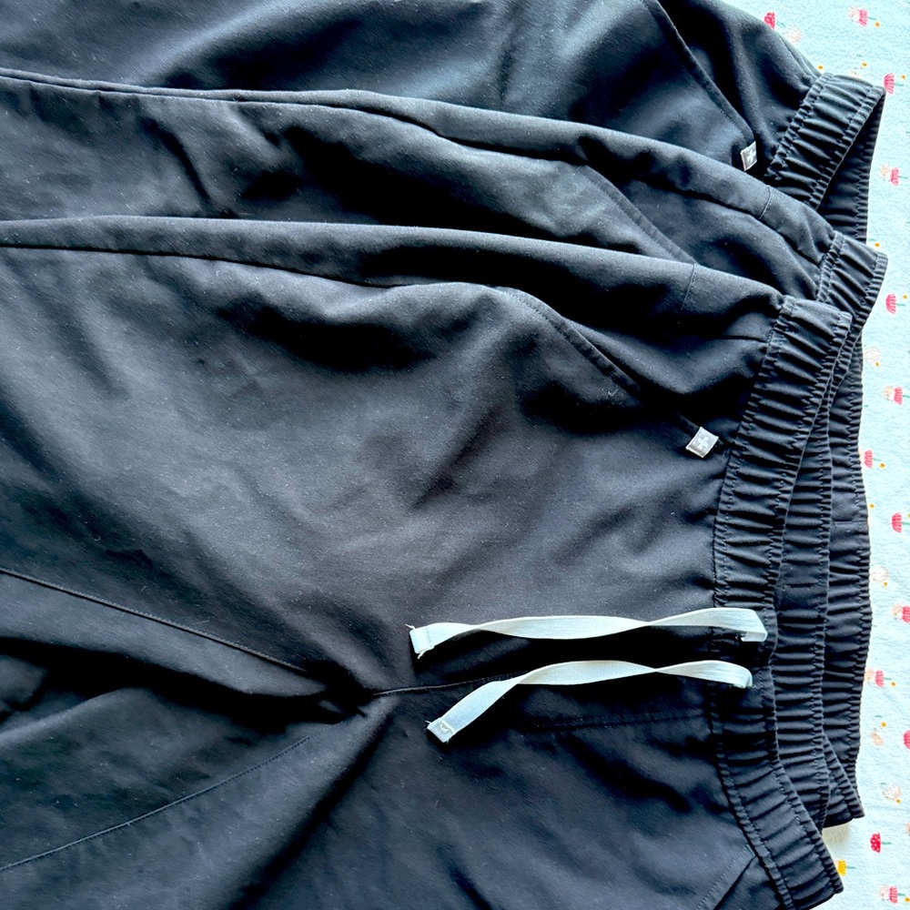 Men’s Figs Black Joggers Size Small